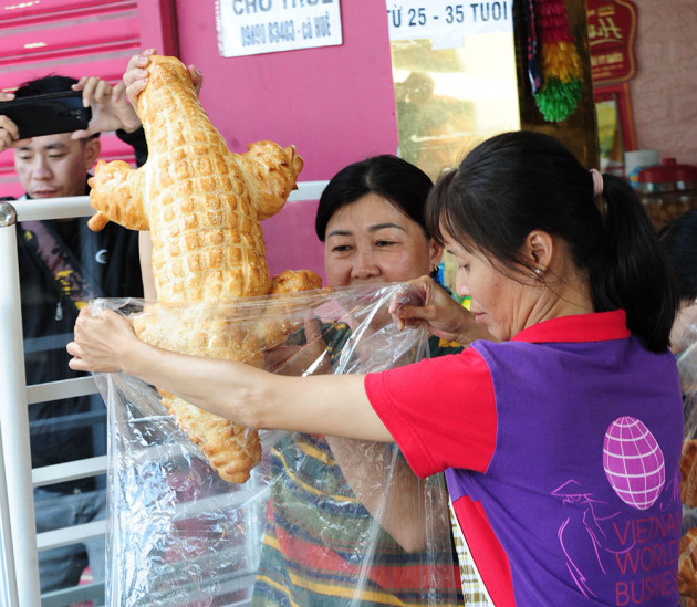 Tiết lộ bất ngờ của cô chủ bánh mì 'cá sấu siêu to khổng lồ'