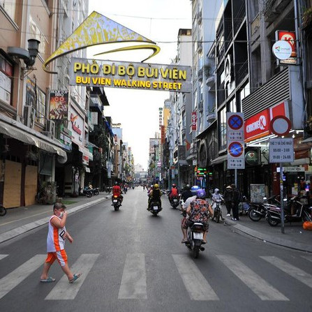 Tiểu thương Bùi Viện chuẩn bị hàng quán, nóng lòng mở cửa trở lạiicon