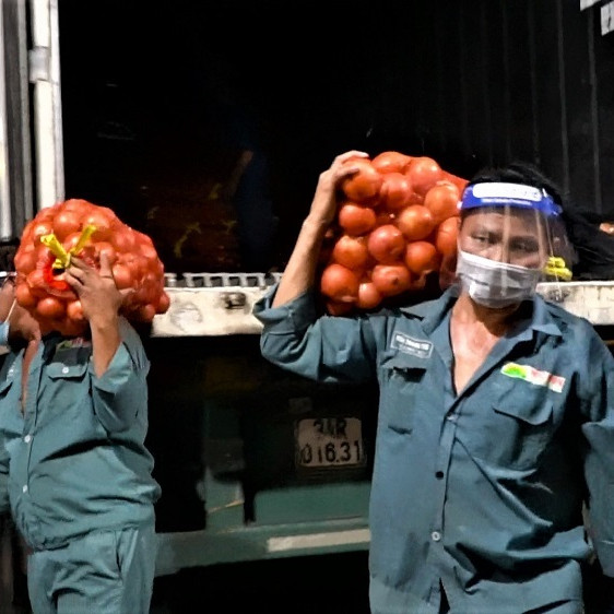 TP.HCM mở lại 3 chợ đầu mối lớn, hàng nghìn tấn nông sản đổ về