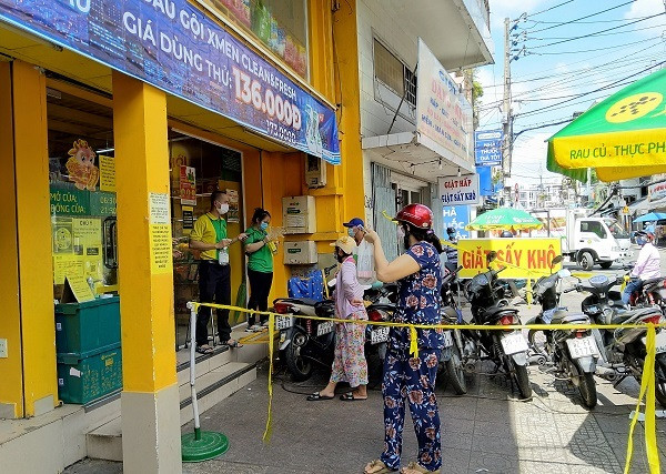 TP.HCM ngày chưa từng có, tập quen mua bán kiểu mới