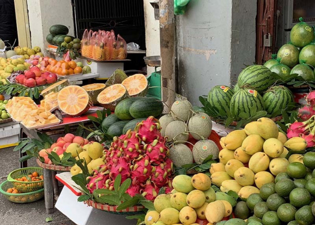 Trái cây mất giá nông dân muốn khóc, tiểu thương âm thầm ăn lãi đậmicon