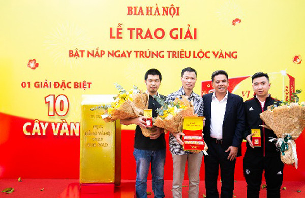 Trúng thưởng 10 cây vàng nhờ thưởng thức Bia Hà Nội