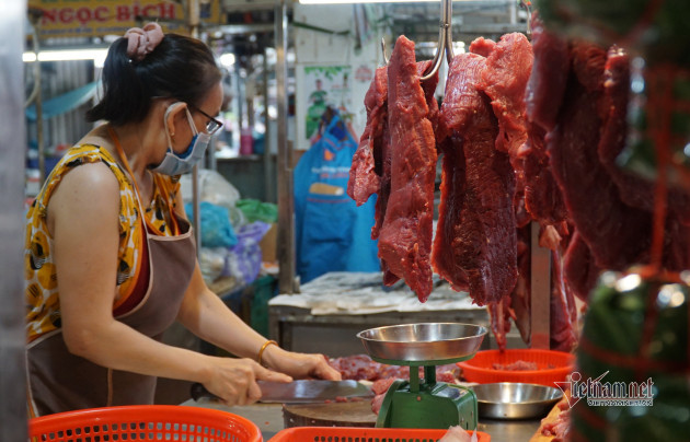 Trước giờ G dừng tất cả trong 7 ngày: Thịt đầy sạp, rau tràn hàng