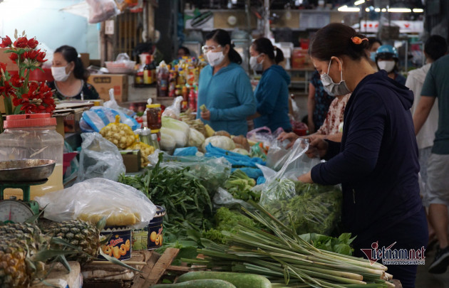 Trước giờ G dừng tất cả trong 7 ngày: Thịt đầy sạp, rau tràn hàng