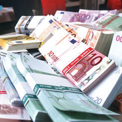 Tỷ giá ngoại tệ ngày 14/8, USD tiếp tục đi xuốngicon