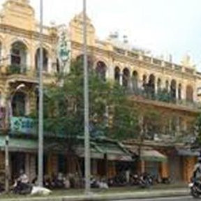 Tỷ phú đất Sài Gòn - Trần Thành: Nghìn vàng mua một trận cườiicon