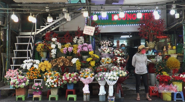 Valentine cận kề, hoa hồng tăng giá gấp 3-4 lần, thay đổi từng ngày