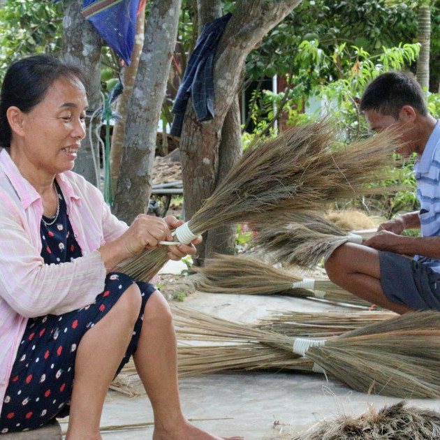 Về Hà Ân xem nghề làm chổi đót có tuổi đời hàng trăm năm - 1