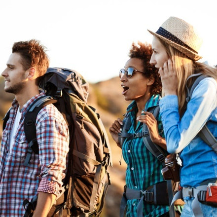 Vé máy bay giảm giá vì Covid-19, người trẻ tranh thủ đi du lịchicon