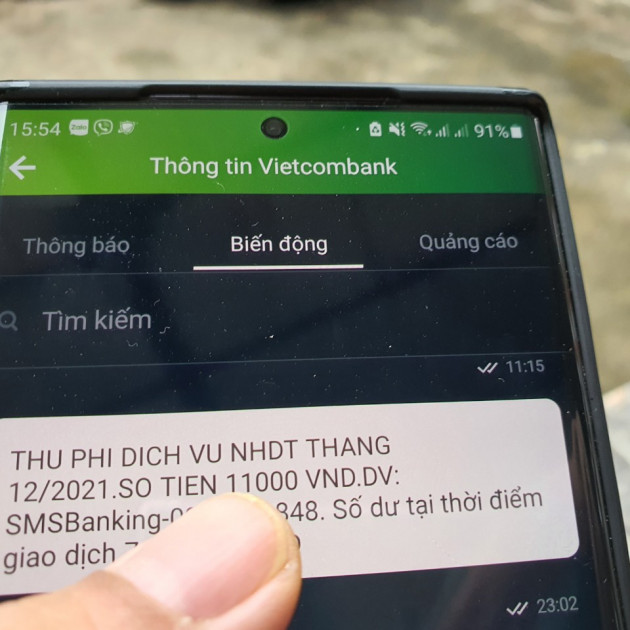 Vì sao ngân hàng miễn phí giao dịch online nhưng tăng phí tin nhắn SMS?icon