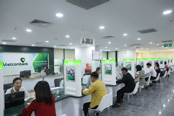 Vietcombank giữ ngôi quán quân về lợi nhuận trong Top 50 công ty niêm yết tốt nhất