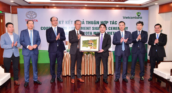 Vietcombank và Toyota Việt Nam ký thỏa thuận hợp tác