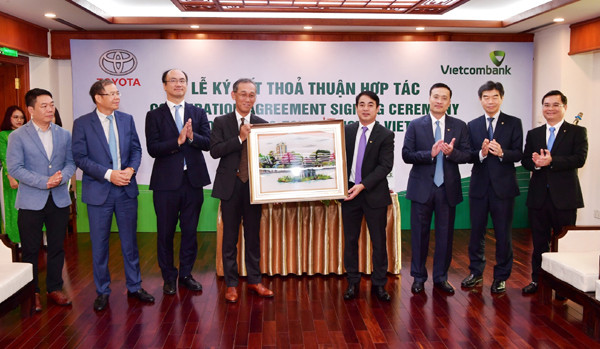 Vietcombank và Toyota Việt Nam ký thỏa thuận hợp tác