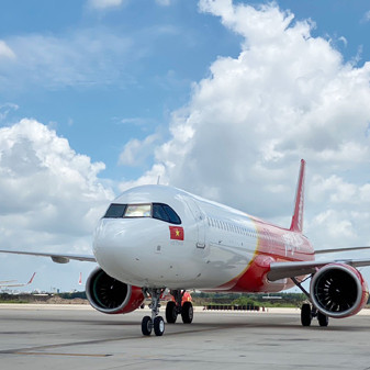 Vietjet chở 200 máy thở hiện đại từ Đức về Việt Nam