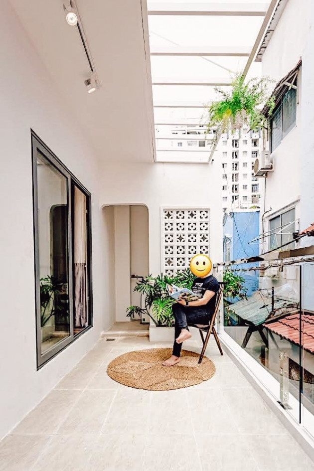 Vợ chồng lớn tuổi cải tạo ngôi nhà bong tróc, ố vàng để tận hưởng cuộc sống an yên