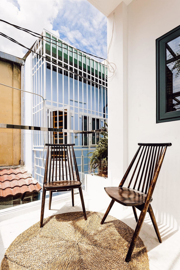 Vợ chồng lớn tuổi cải tạo ngôi nhà bong tróc, ố vàng để tận hưởng cuộc sống an yên