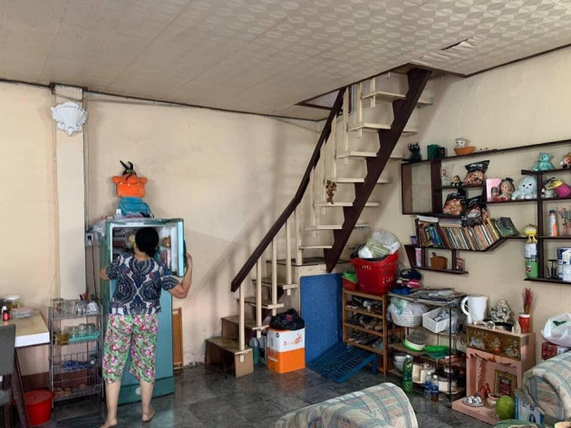 Vợ chồng lớn tuổi cải tạo ngôi nhà bong tróc, ố vàng để tận hưởng cuộc sống an yên