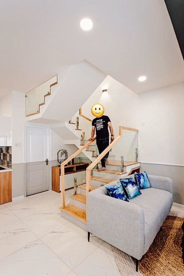 Vợ chồng lớn tuổi cải tạo ngôi nhà bong tróc, ố vàng để tận hưởng cuộc sống an yên