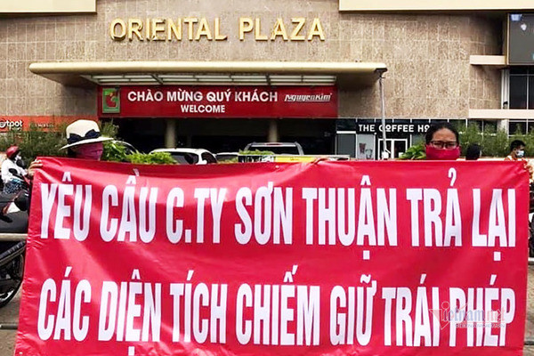 Vụ xây 'chui' 43 căn hộ tại Oriental Plaza: Chính quyền 'đá' trách nhiệm cho BQT