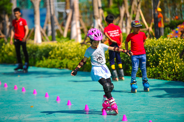 Vừa khai trương, công viên giải trí Gem Sky Park đã đón hàng nghìn lượt khách