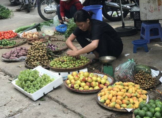 Xoài mini Trung Quốc về ngập chợ, dân buôn bán cả tạ mỗi ngày