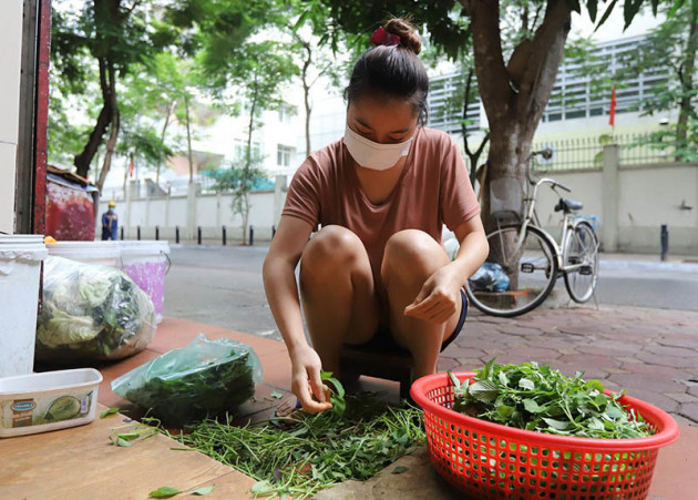 Xuyên đêm dọn dẹp, dậy sớm nổi lửa, chờ chính Ngọ mở hàng