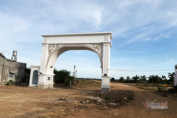 Yêu cầu ngưng thi công trên khu đất mọc dự án “ma” Hồ Tràm Riverside