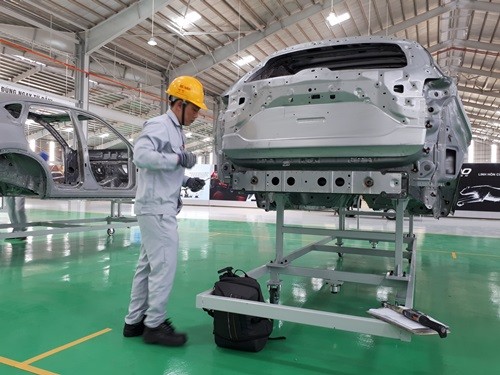 Bên trong Nhà máy ô tô Thaco Mazda của tỉ phú USD Trần Bá Dương có gì?