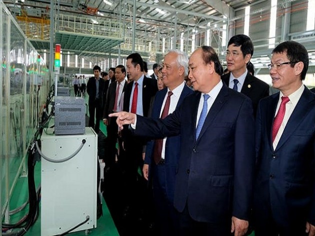 ben trong nha may o to thaco mazda cua ti phu usd tran ba duong co gi? hinh anh 2