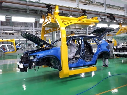 ben trong nha may o to thaco mazda cua ti phu usd tran ba duong co gi? hinh anh 4