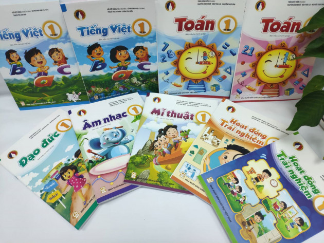 Bộ Tài chính chặn cửa “hét giá” sách giá khoa?