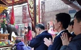 Cán bộ, công chức đi lễ chùa đốt hương, vàng mã không ảnh hưởng GDP