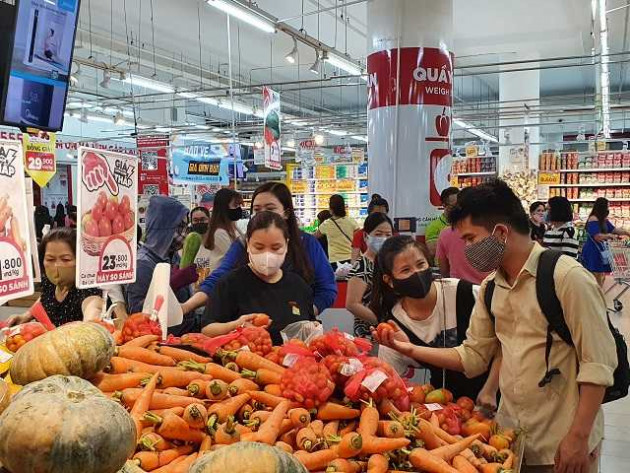 da nang ngay dau han che ra duong: hang hoa "nam cho" nguoi mua hinh anh 2