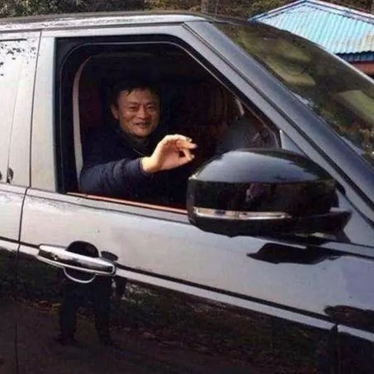 Đầu năm đi họp lớp, hành động khiêm tốn này của Jack Ma khiến nhiều người ngưỡng mộ