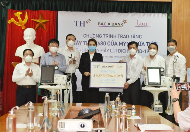 DN tặng máy thở cho bệnh viện ở Nghệ An, chung tay đẩy lùi Covid-19