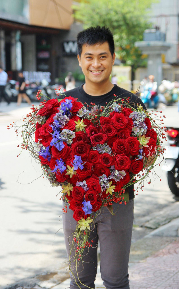 gioi tre tang nhau nuoc rua tay, khau trang ngay le valentine hinh anh 8