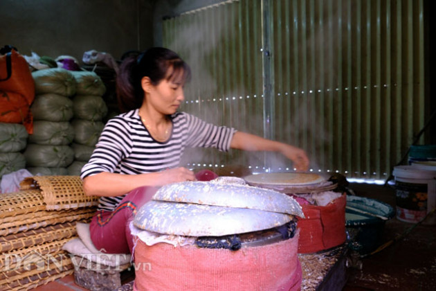 Giòn rụm, thơm phức món bánh đa làng Chòm, ăn hoài không chán1