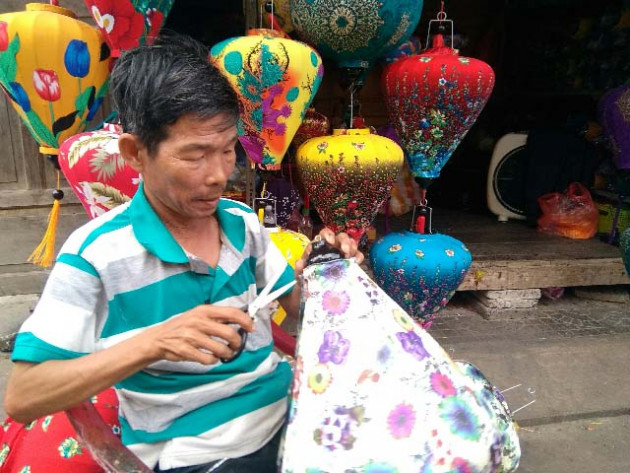 giua dich corona, nghe den long 400 nam van tap nap pho hoi hinh anh 5