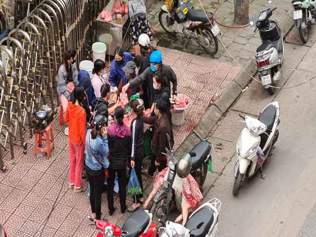 ha noi: cho dan sinh, sieu thi tap nap trong ngay dau cach ly toan xa hoi hinh anh 8