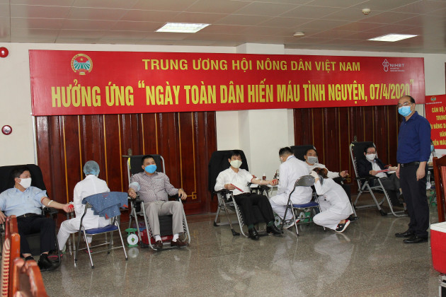 Hơn 200 cán bộ Hội Nông dân Việt Nam tham gia hiến máu
