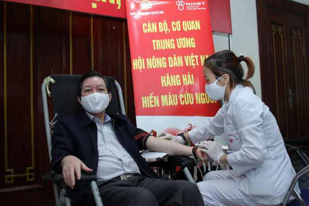 hon 200 can bo hoi nong dan viet nam tham gia hien mau hinh anh 2