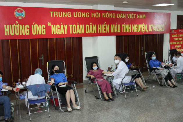 hon 200 can bo hoi nong dan viet nam tham gia hien mau hinh anh 5