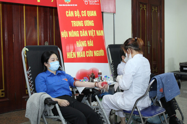 hon 200 can bo hoi nong dan viet nam tham gia hien mau hinh anh 6