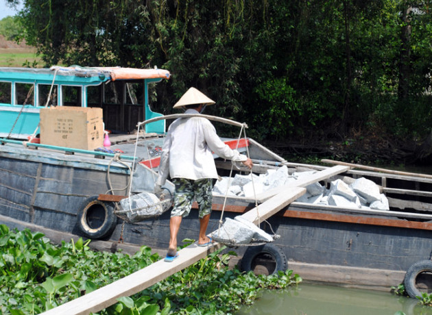 kien giang: nang nhoc kiem nua trieu/ngay tu nghe che da hinh anh 3