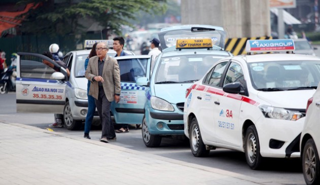 Lo độc quyền khi Grab thâu tóm Uber, taxi truyền thống "tung đòn mới"