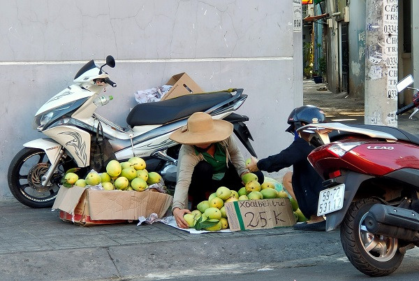 Mưu sinh thời dịch Covid-19: Cái khó ló cái khôn