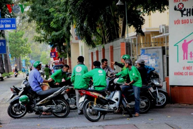 nhieu tai xe lo lang mat viec khi uber ve "chung nha” voi grab hinh anh 2