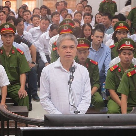 Ông Đinh La Thăng có hai người “đồng hành” trong cả 2 phiên tòa