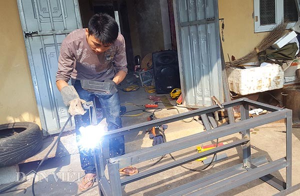 Thán phục chàng trai xứ Lạng biến sắt vụn thành máy giã bánh