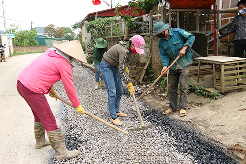 Thời buổi tấc đất tấc vàng, ở đây dân vẫn hiến cả ngàn mét